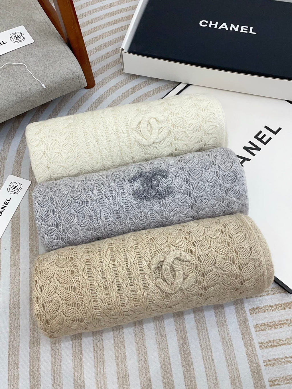 CHANEL SCARF 190 CM IN CLOUD GRAY CASHMERE 396247