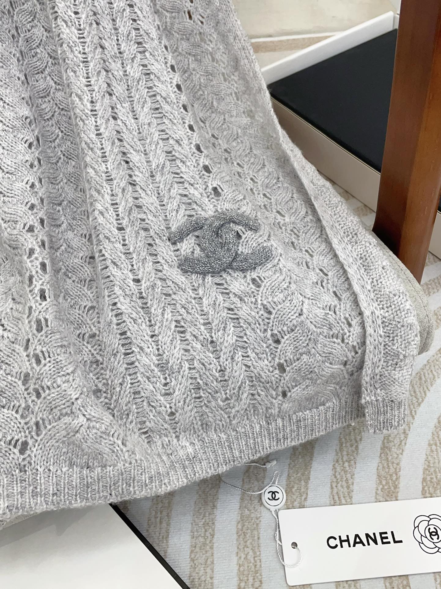 CHANEL SCARF 190 CM IN CLOUD GRAY CASHMERE 396247