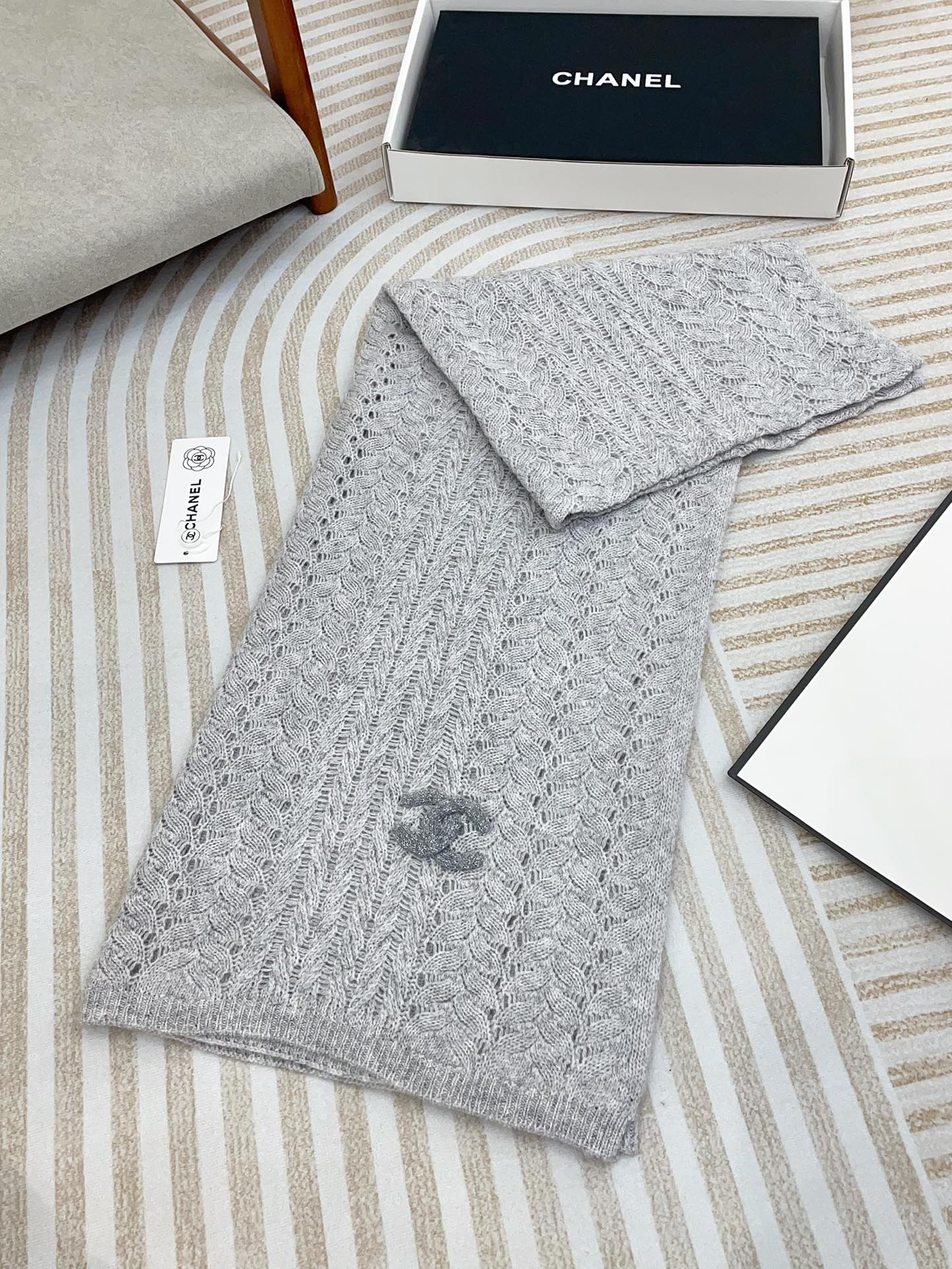 CHANEL SCARF 190 CM IN CLOUD GRAY CASHMERE 396247