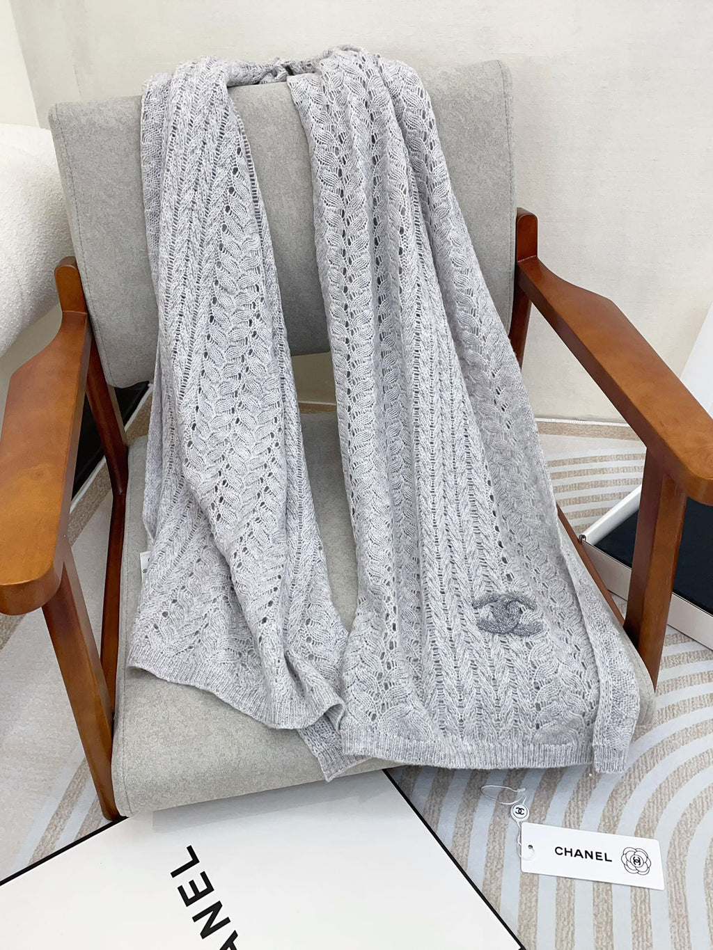 CHANEL SCARF 190 CM IN CLOUD GRAY CASHMERE 396247