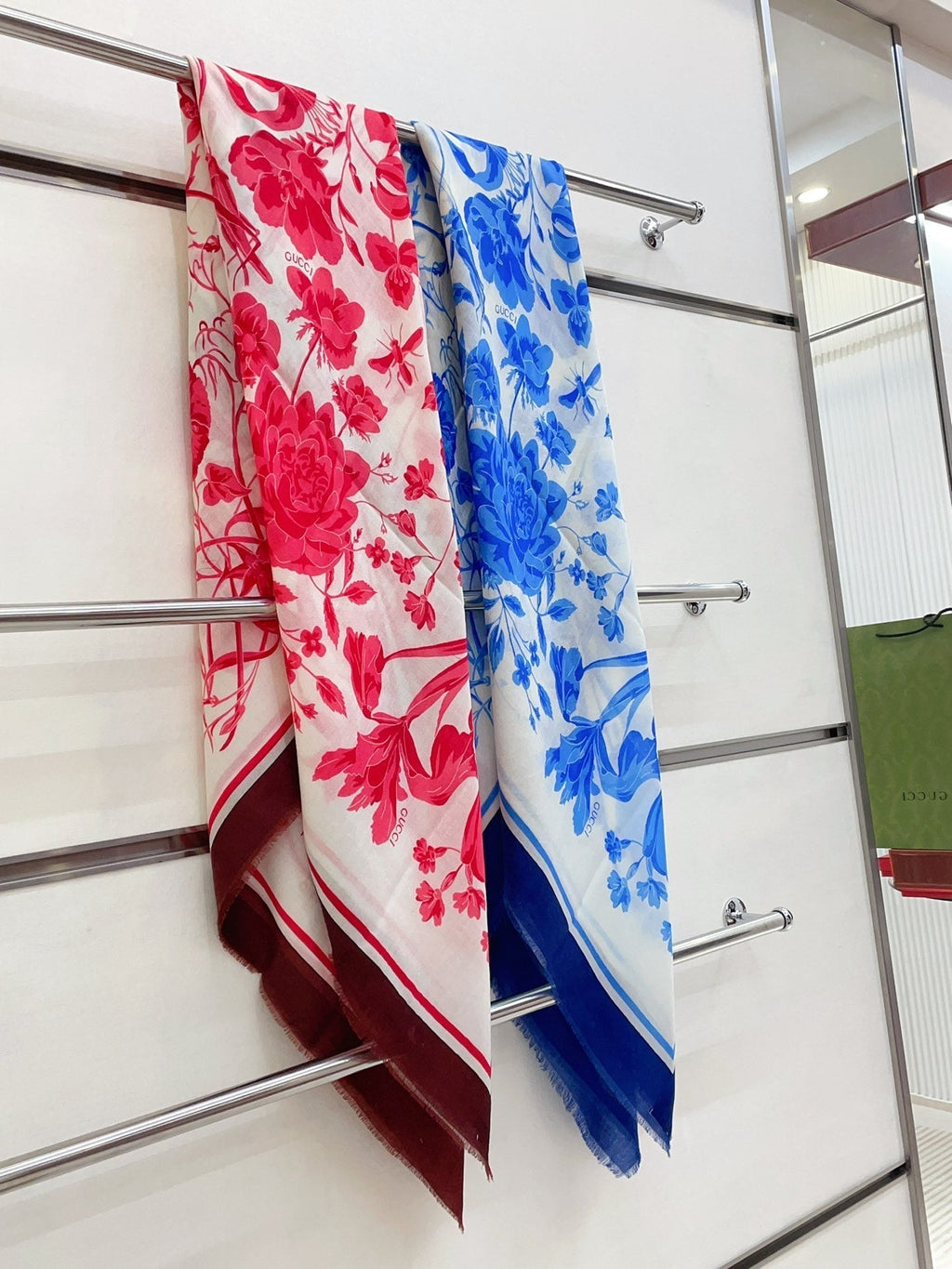 GUCCI SQUARE SCARF 140 CM IN ROSE RED CASHMERE 398256
