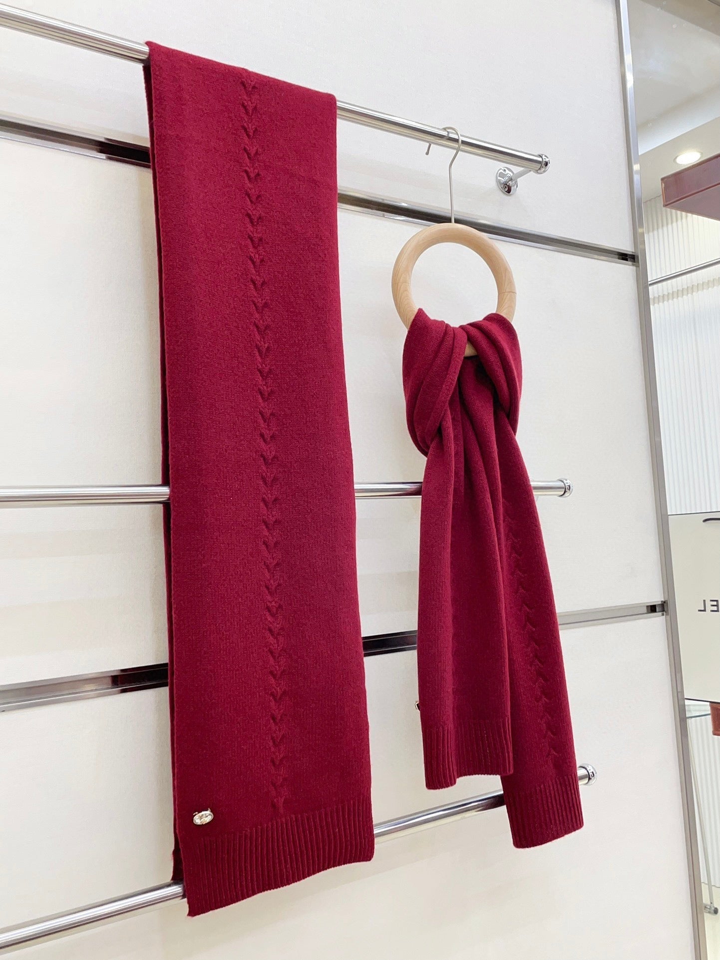 CHANEL SCARF 180 CM IN RUBY RED CASHMERE 398266