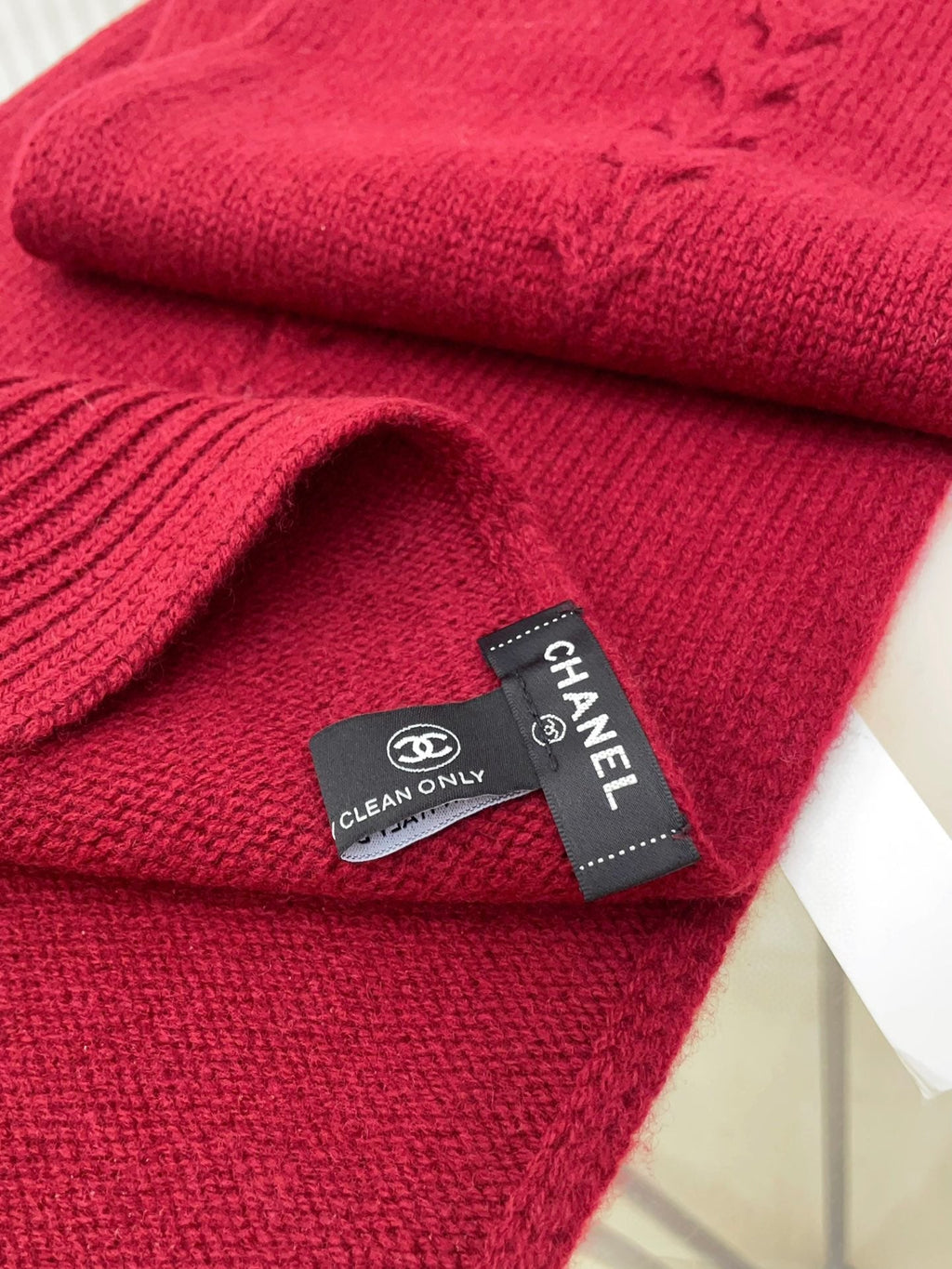 CHANEL SCARF 180 CM IN RUBY RED CASHMERE 398266