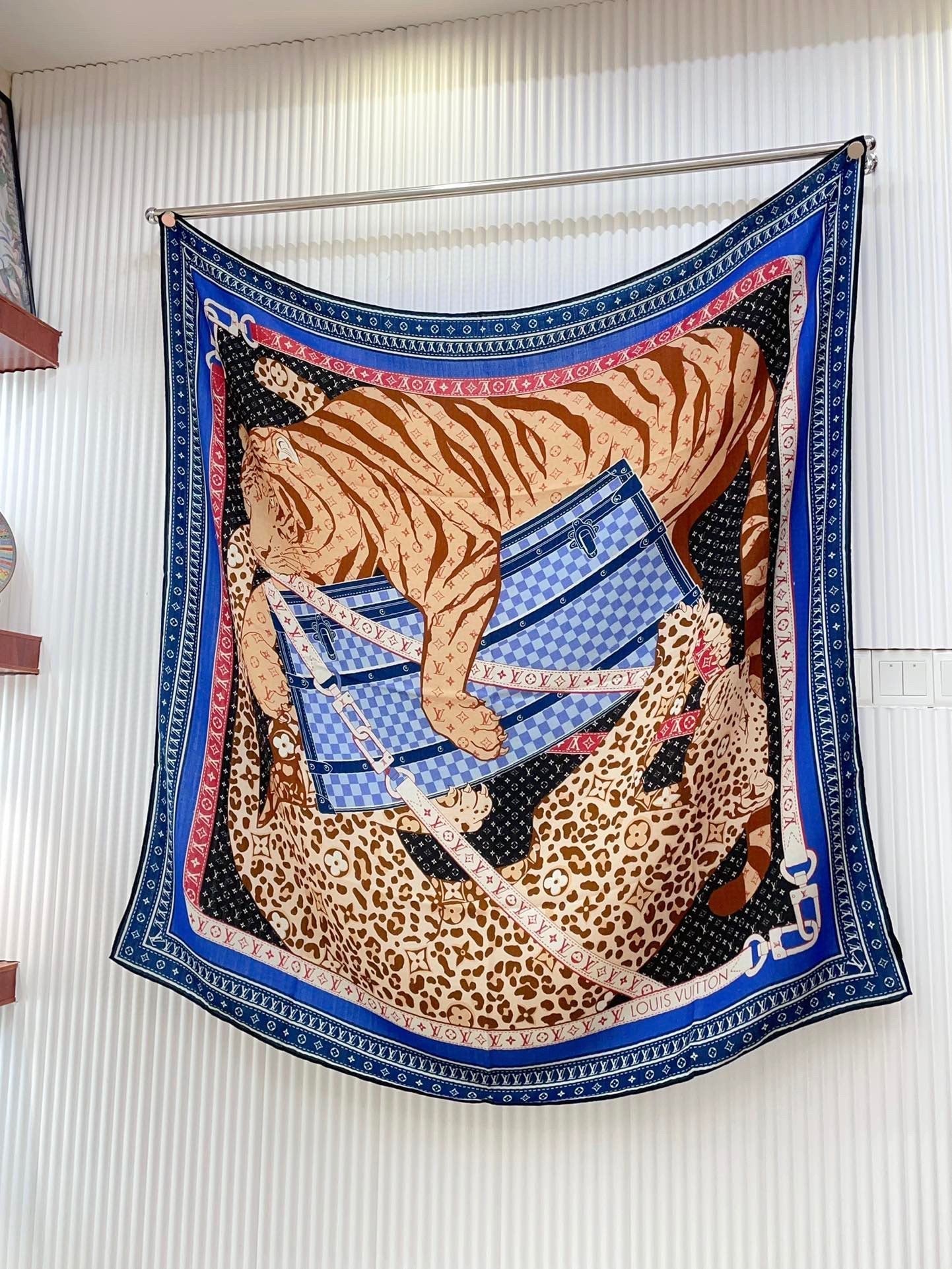 LOUIS VUITTON FELINE DUO 140 CM SQUARE SILK SCARF COLORFUL 398282