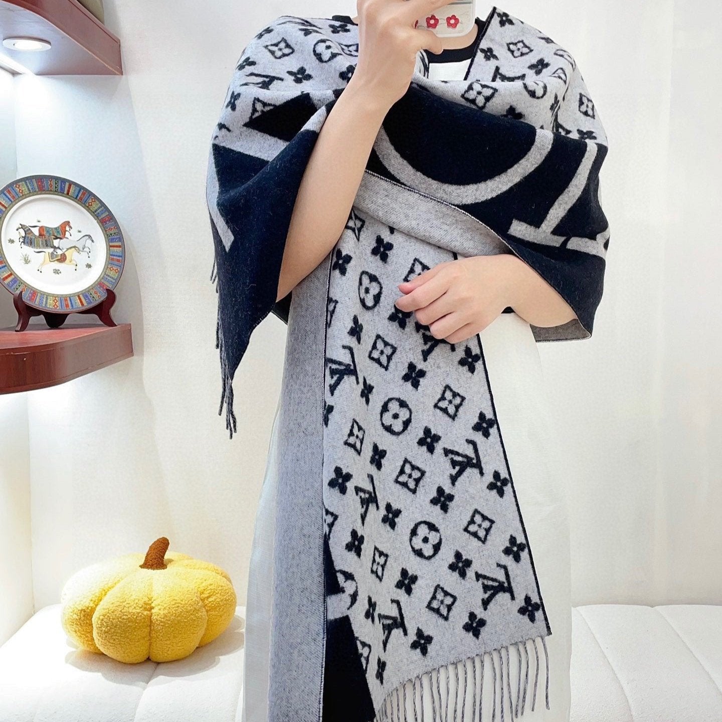 LOUIS VUITTON MONOGRAM SCARF 210 CM IN BLACK MIX WHITE CASHMERE 398283
