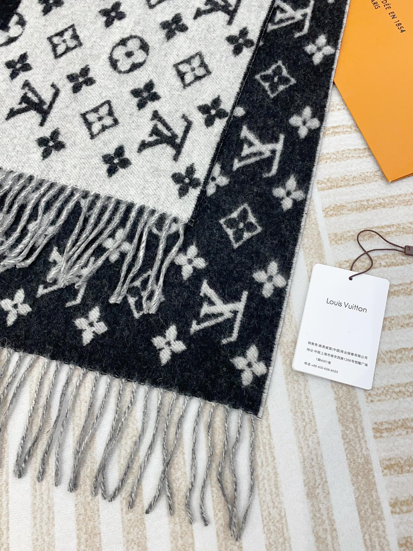 LOUIS VUITTON MONOGRAM SCARF 210 CM IN BLACK MIX WHITE CASHMERE 398283