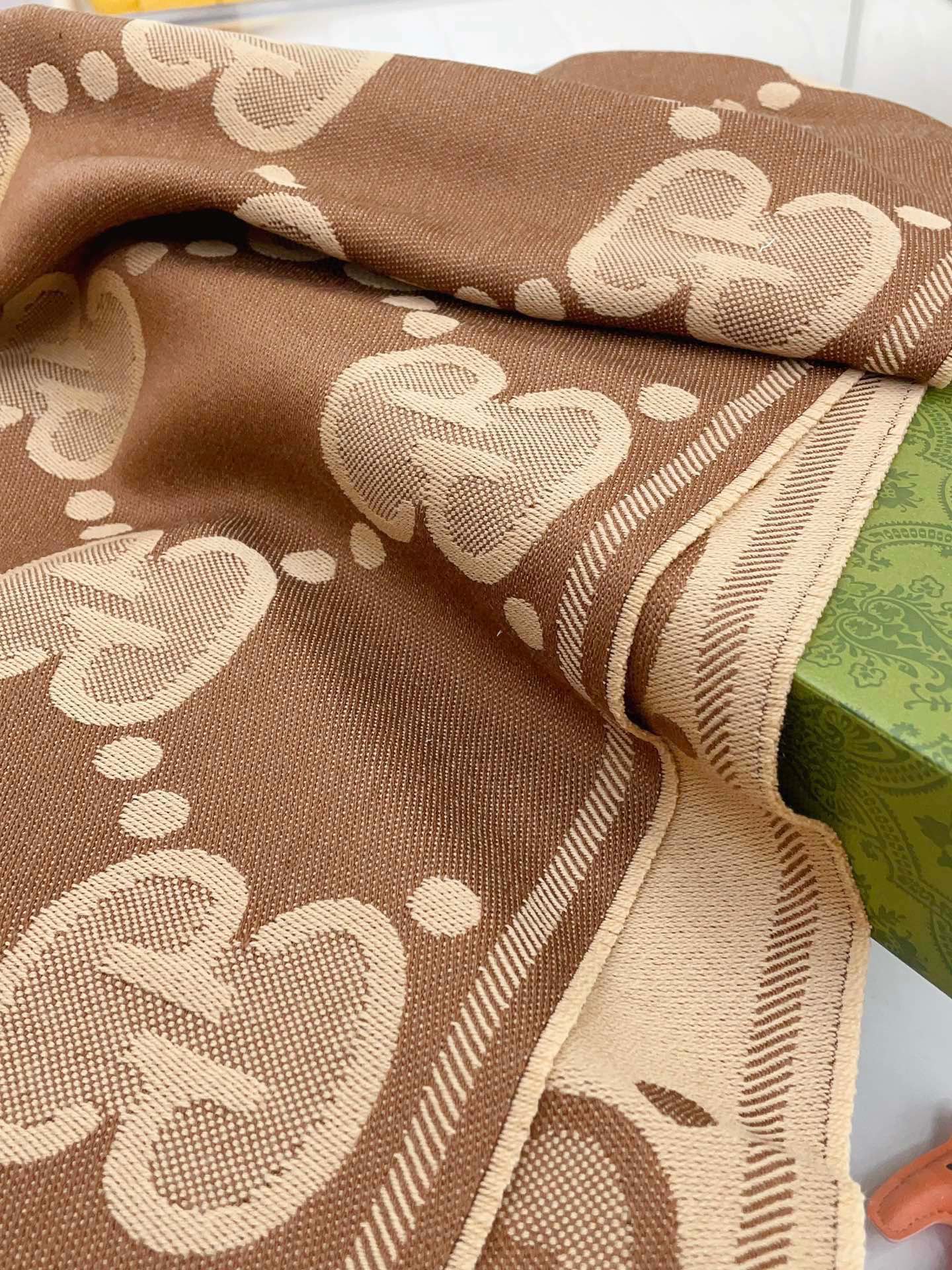 GUCCI DOUBLE-SIDED SCARF 200 CM IN COFFEE AND TAN BROWN WOOL AND SILK  398287