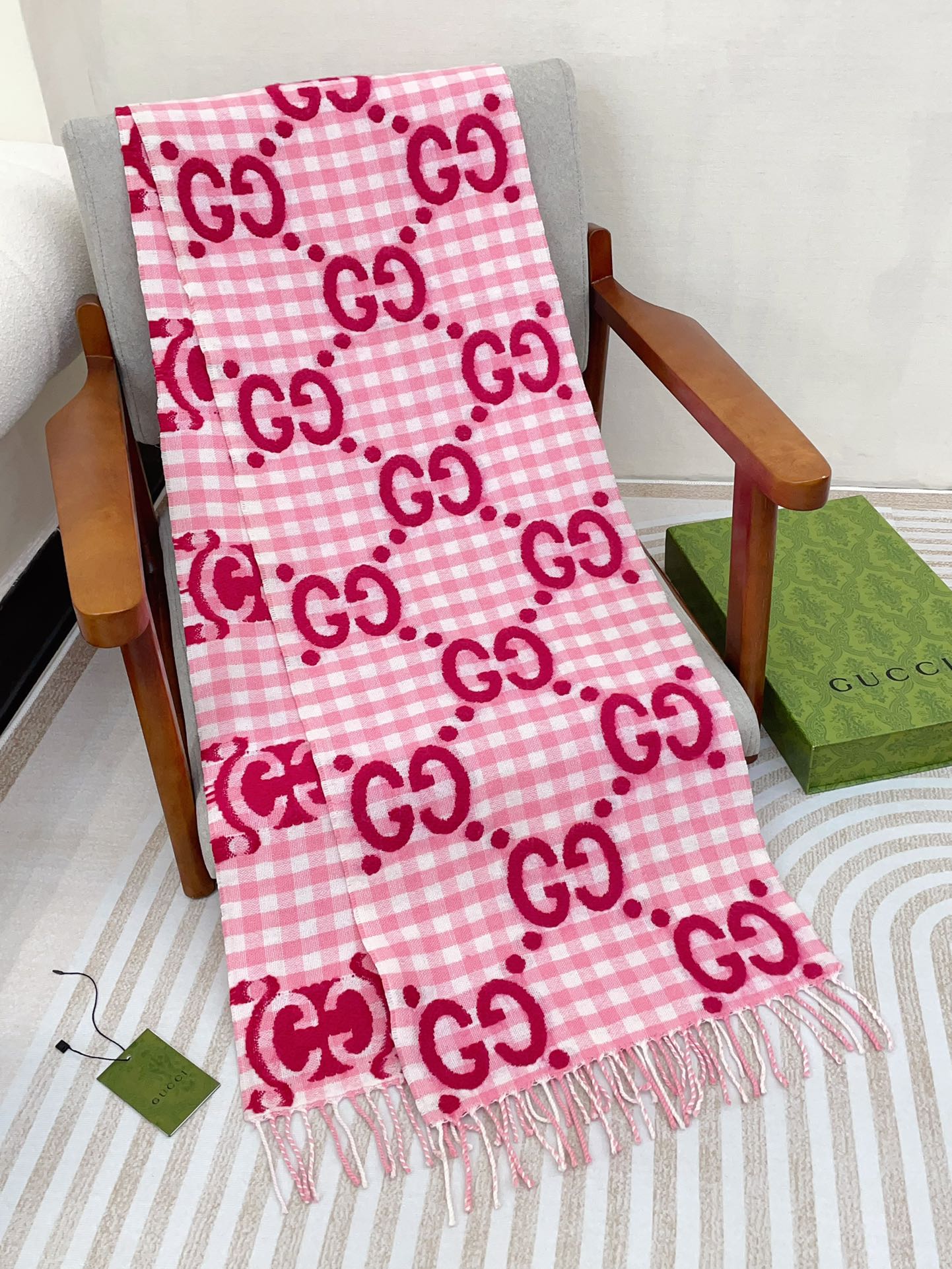 GUCCI SCARF 220 CM IN BRIGHT PINK MIX WHITE WOOL 401164