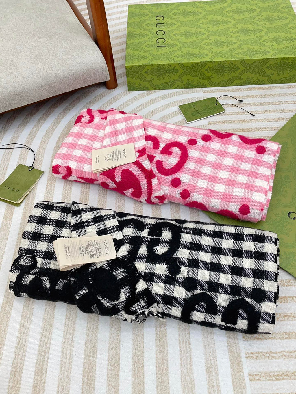 GUCCI SCARF 220 CM IN BLACK MIX WHITE WOOL 401165