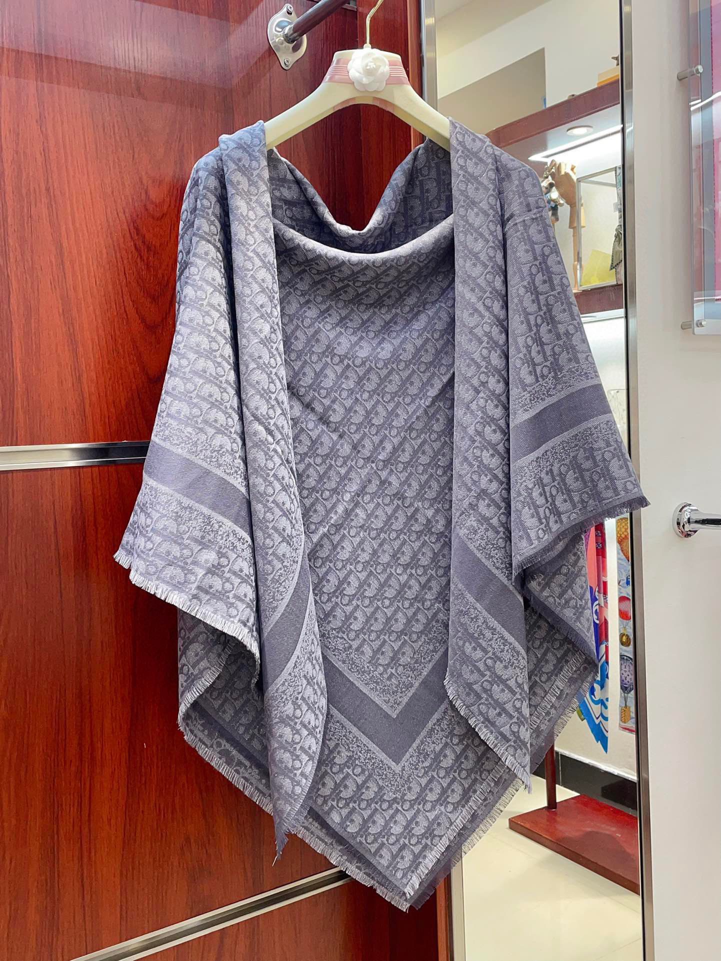 DIOR SQUARE SCARF 140 CM IN COOL GRAY WOOL AND SILK 408661