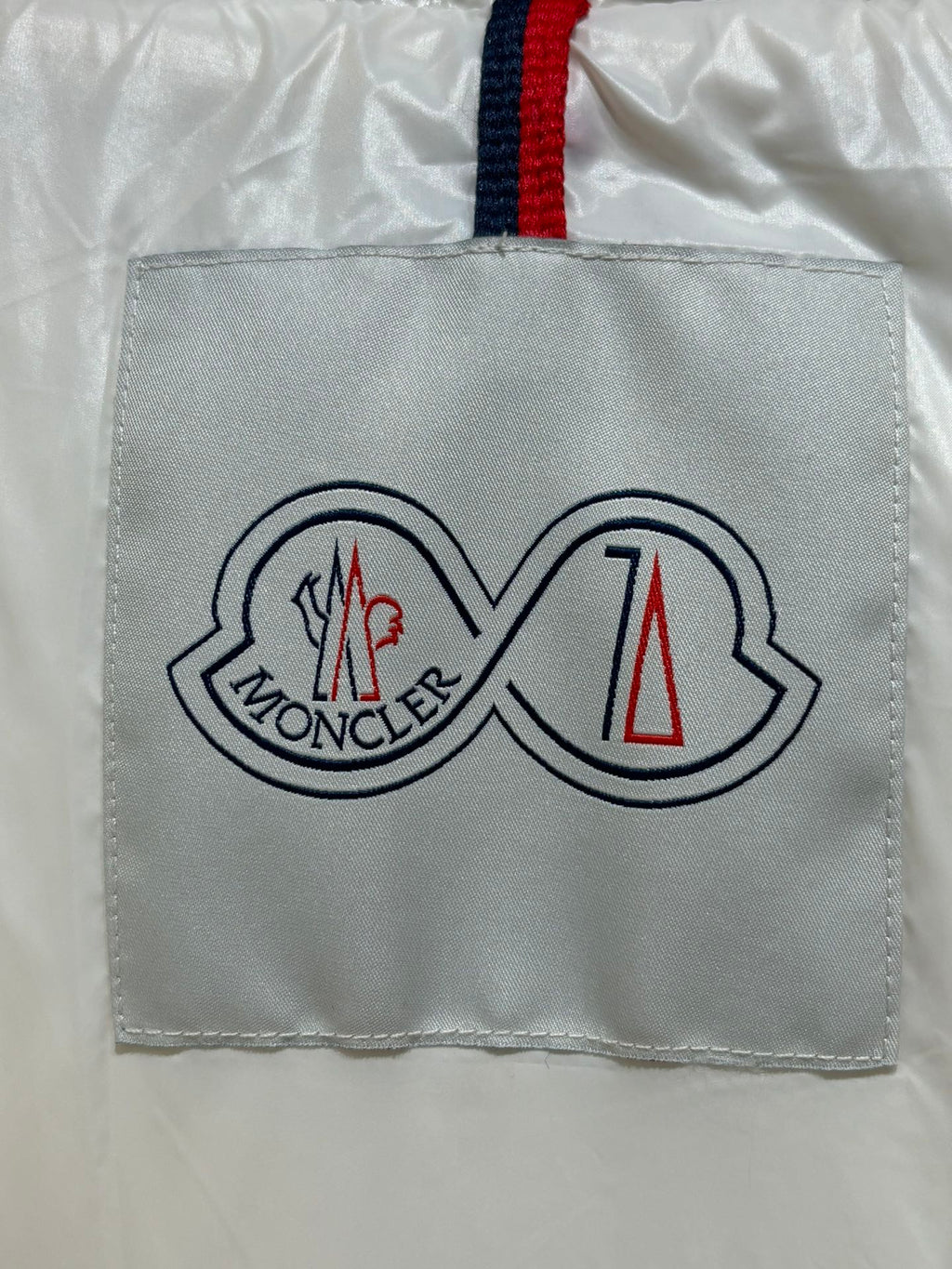 MONCLER 25S DOWN JACKET 379