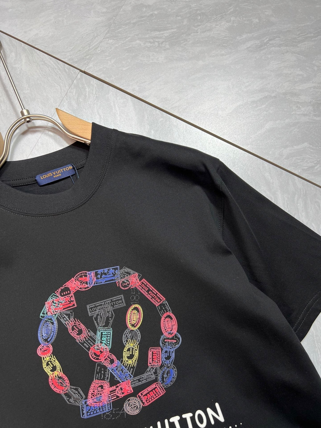 LOUIS VUITTON LV T-SHIRT IN BLACK PURE COTTON COLORFUL LOGO 238924