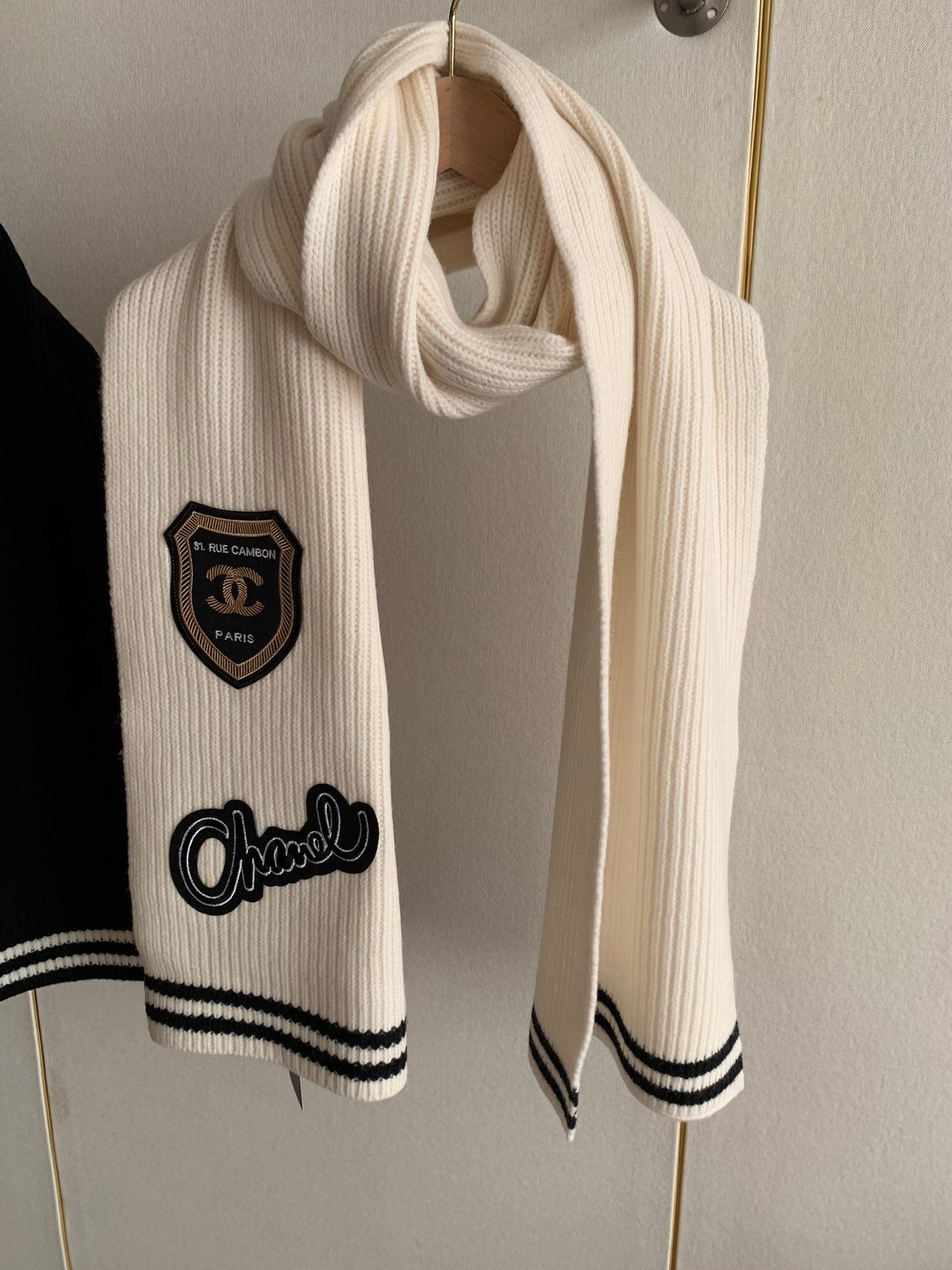 CHANEL SCARF 200 CM IN WHITE PURE CASHMERE WITH STICKER 392880