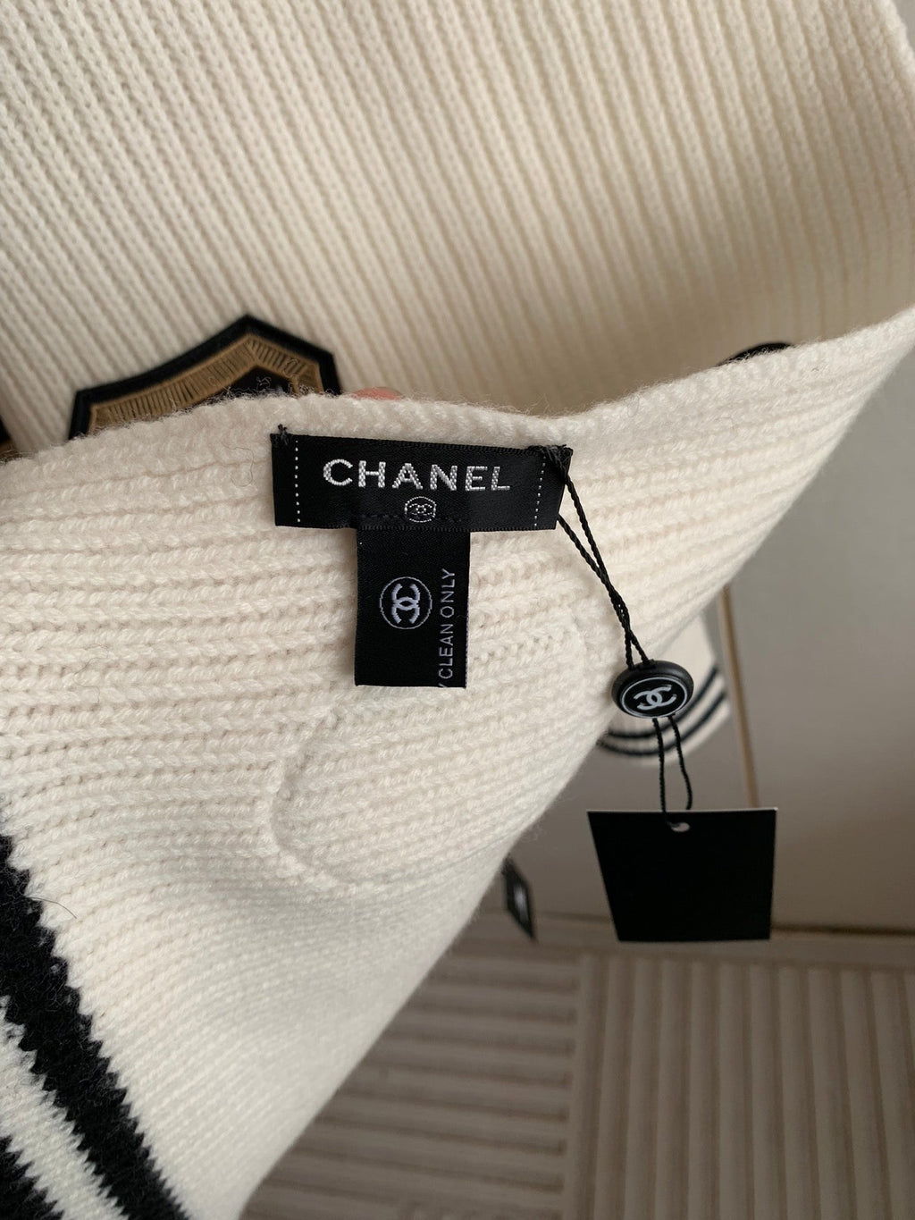 CHANEL SCARF 200 CM IN WHITE PURE CASHMERE WITH STICKER 392880