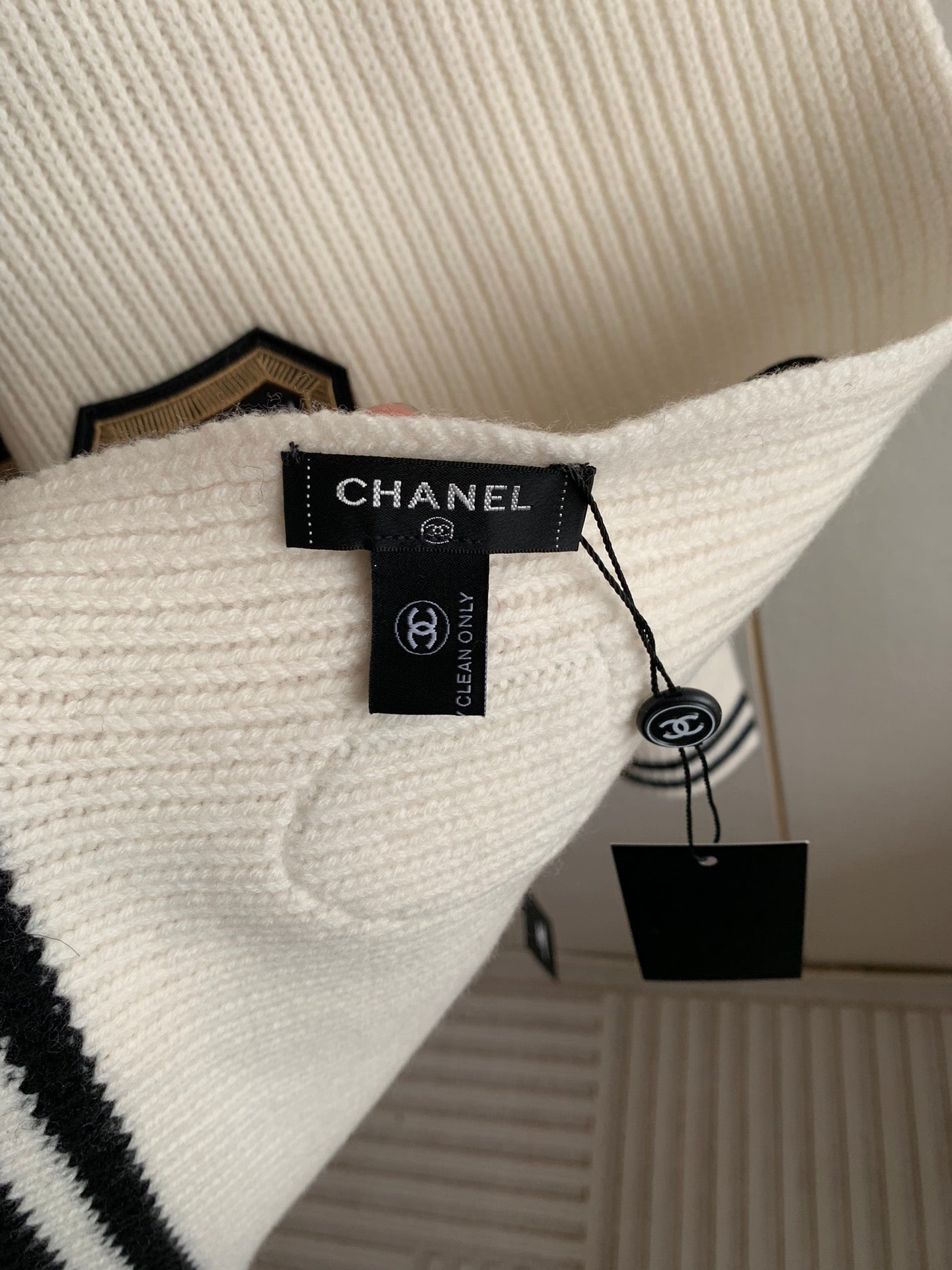 CHANEL SCARF 200 CM IN WHITE PURE CASHMERE WITH STICKER 392880