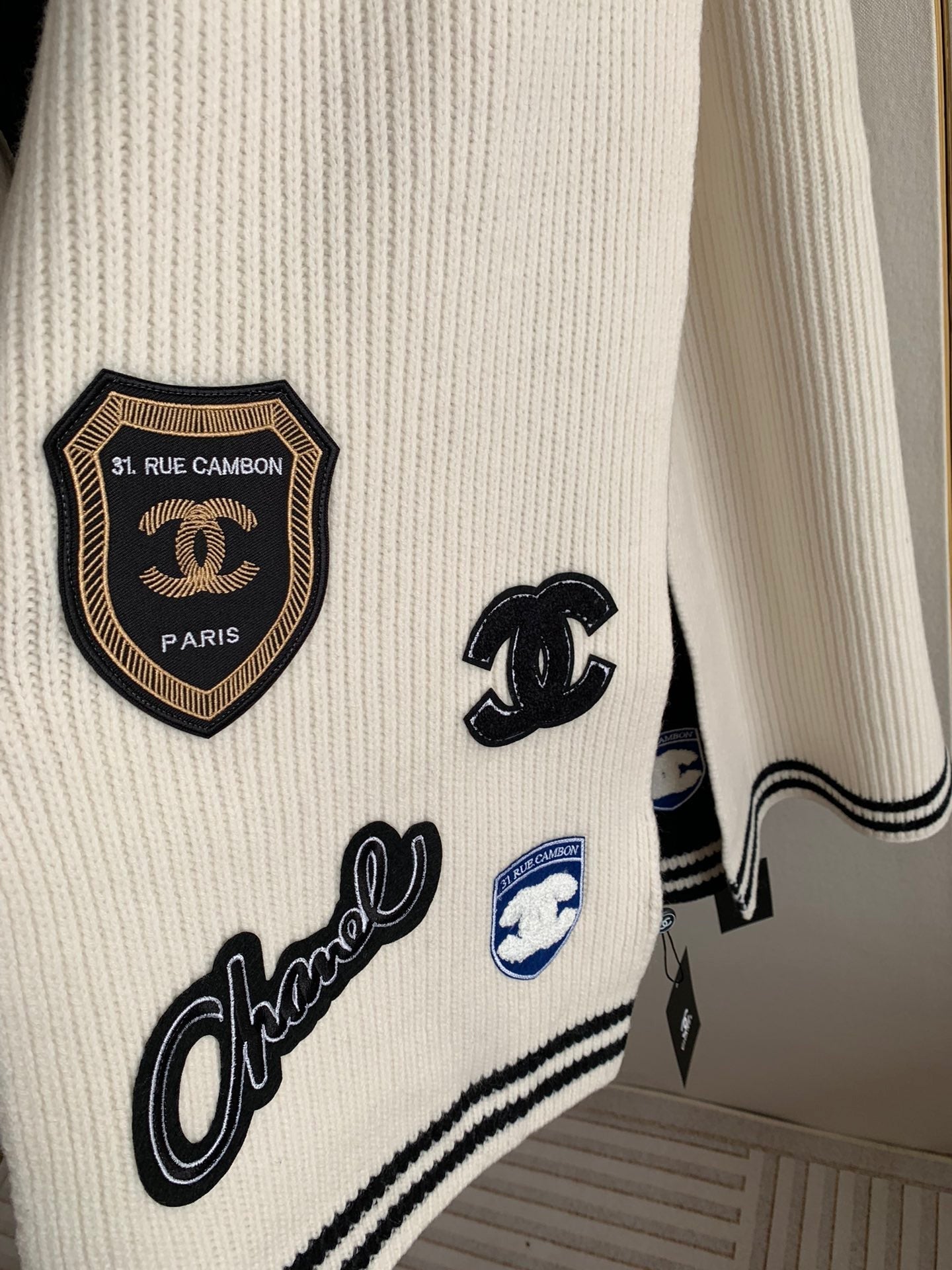CHANEL SCARF 200 CM IN WHITE PURE CASHMERE WITH STICKER 392880