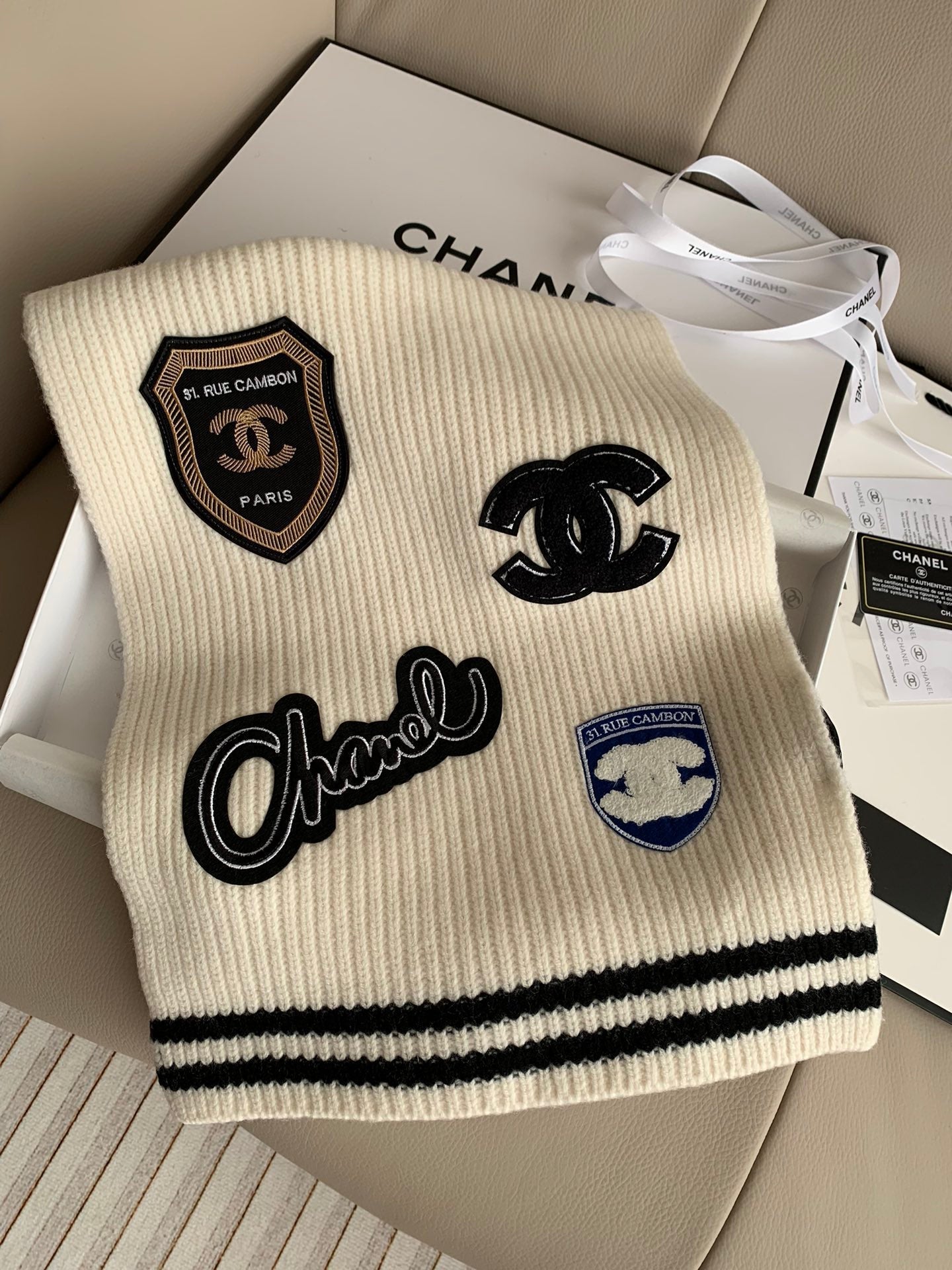 CHANEL SCARF 200 CM IN WHITE PURE CASHMERE WITH STICKER 392880