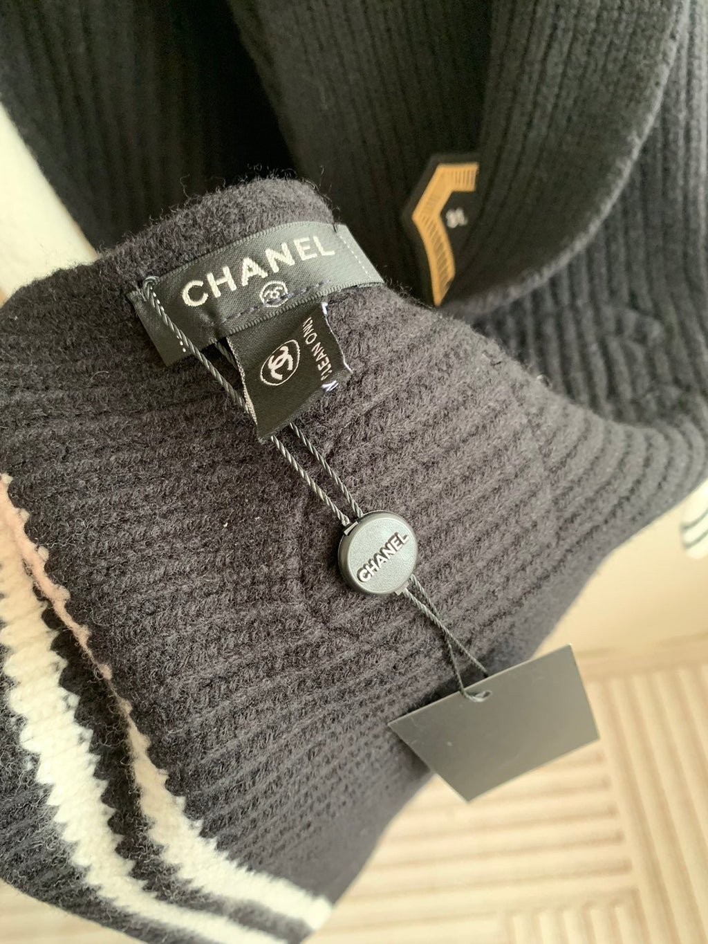 CHANEL SCARF 200 CM IN BLACK PURE CASHMERE WITH STICKER 392881