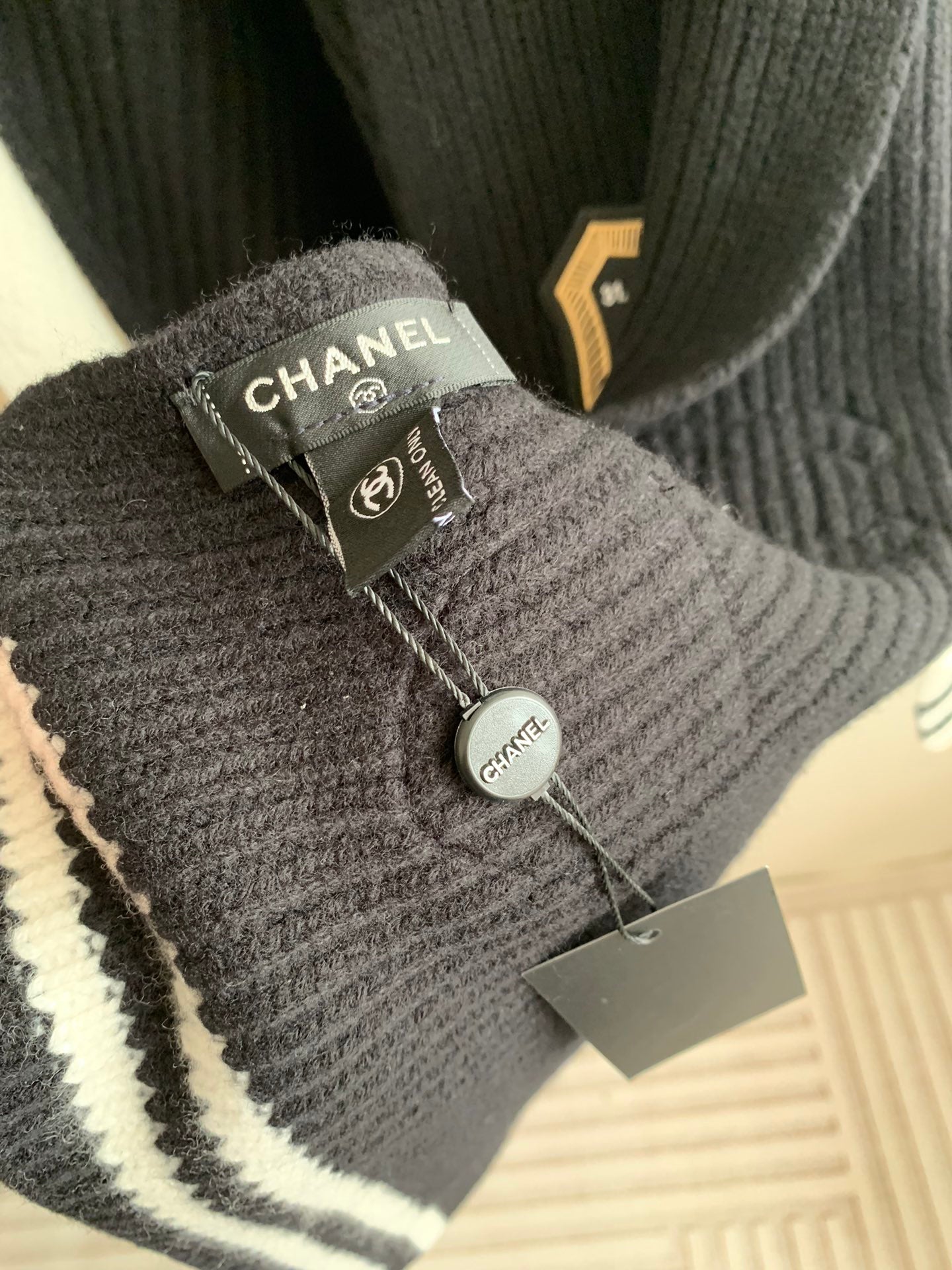 CHANEL SCARF 200 CM IN BLACK PURE CASHMERE WITH STICKER 392881