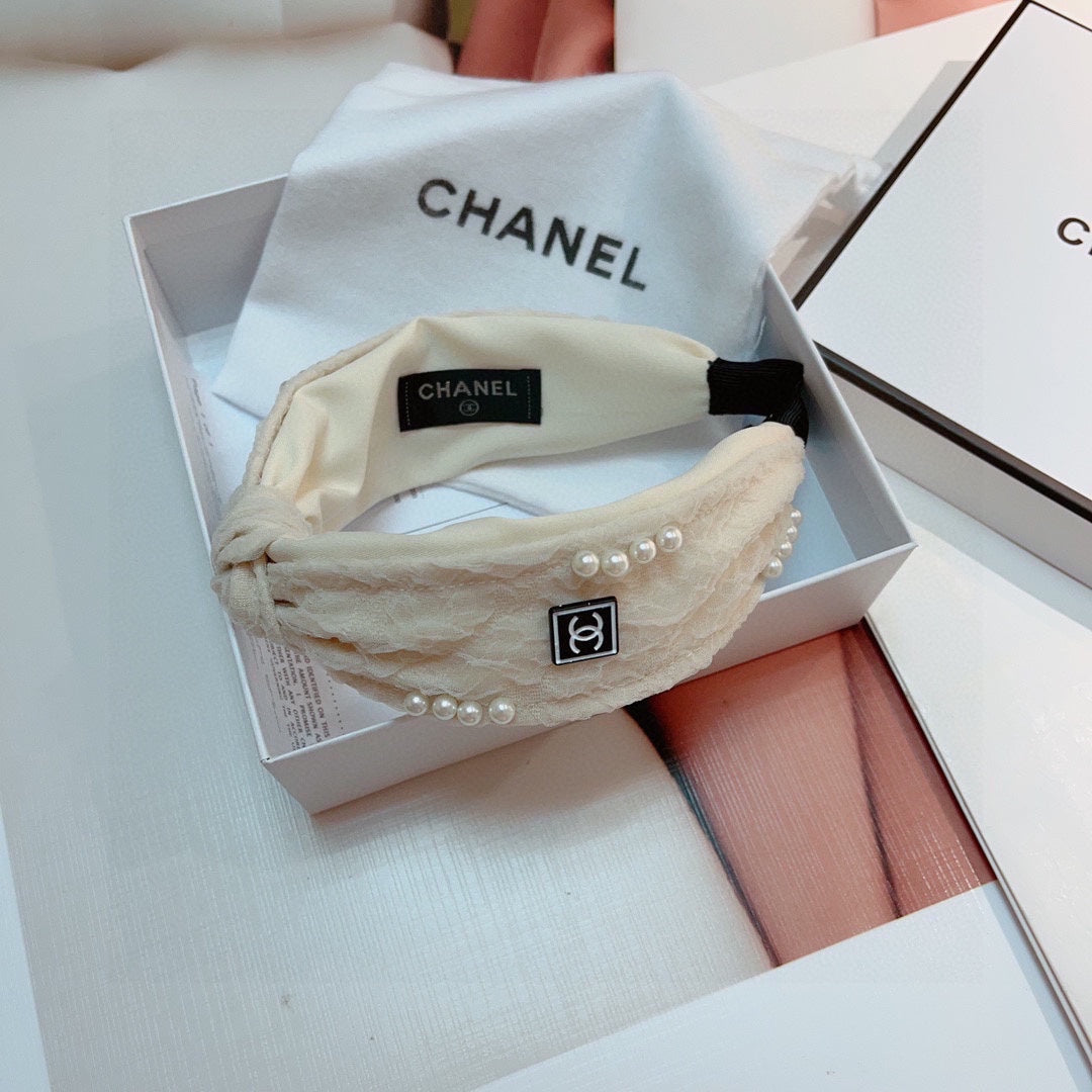 CHANEL WHITE HAIRBAND WITH PEARL FOR WOMEN 124701