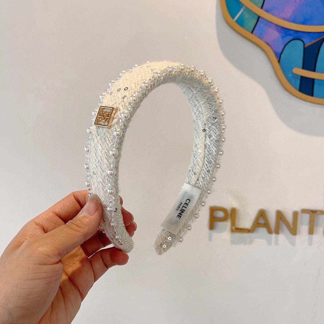 CHANEL WHITE TWEED WITH PEARL HAIRBAND 412431