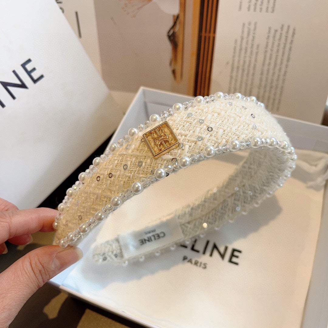 CHANEL WHITE TWEED WITH PEARL HAIRBAND 412431