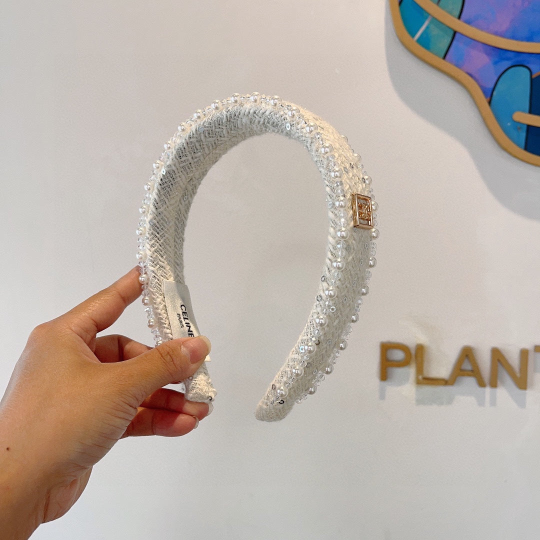 CHANEL WHITE TWEED WITH PEARL HAIRBAND 412431