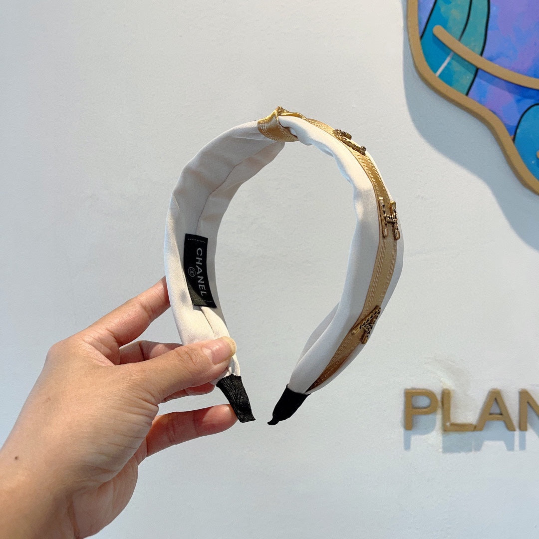 CHANEL WHITE SILK HAIRBAND WITH GOLD LOGO 412440