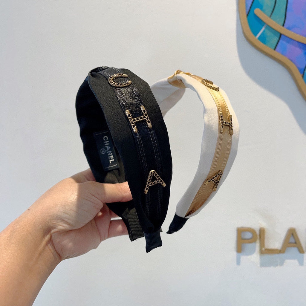 CHANEL WHITE SILK HAIRBAND WITH GOLD LOGO 412440