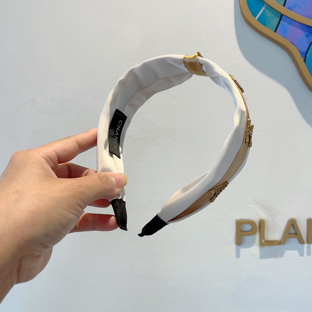 CHANEL WHITE SILK HAIRBAND WITH GOLD LOGO 412440
