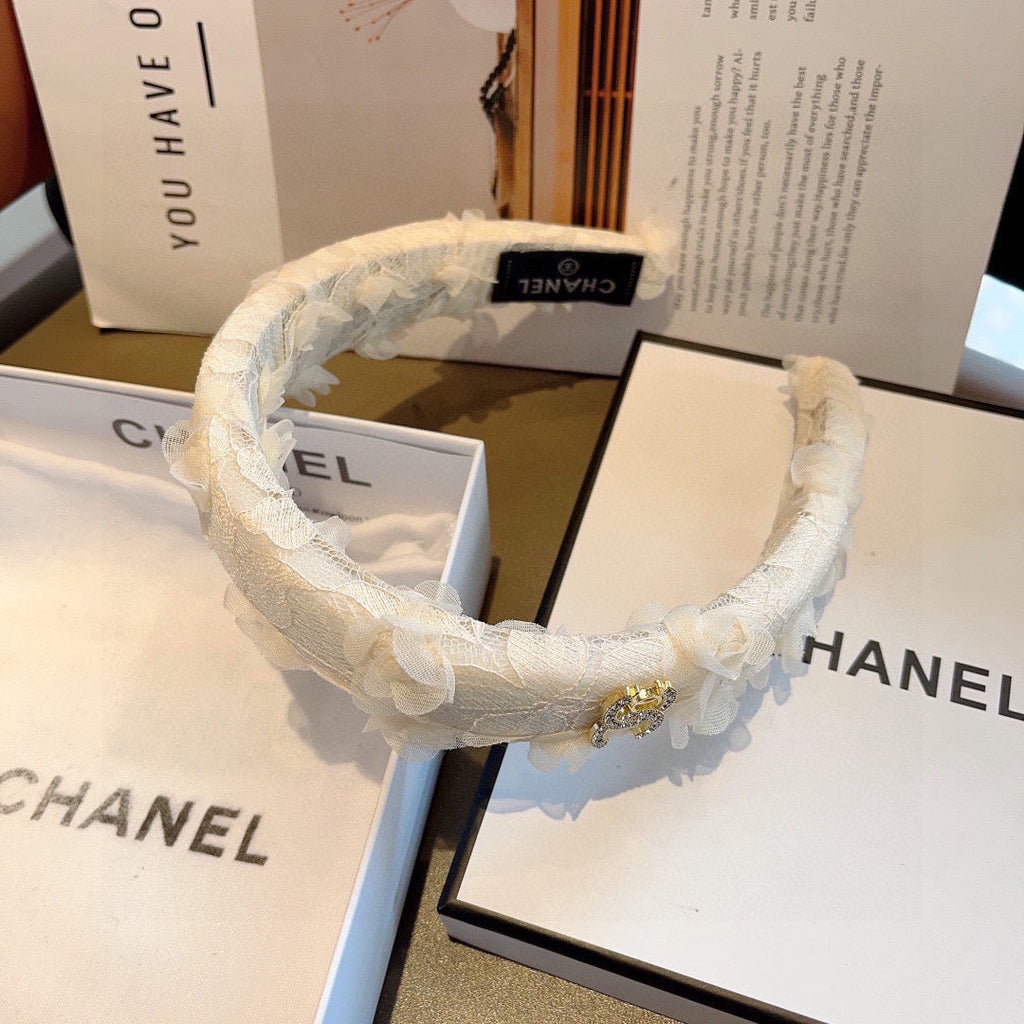 CHANEL WHITE FABRIC WITH ROSE LACE TRIM HAIRBAND 414412