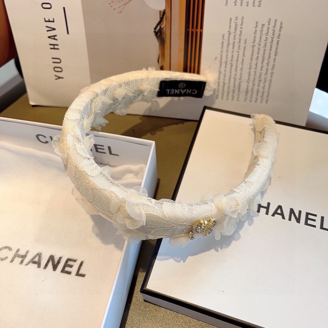 CHANEL WHITE FABRIC WITH ROSE LACE TRIM HAIRBAND 414412