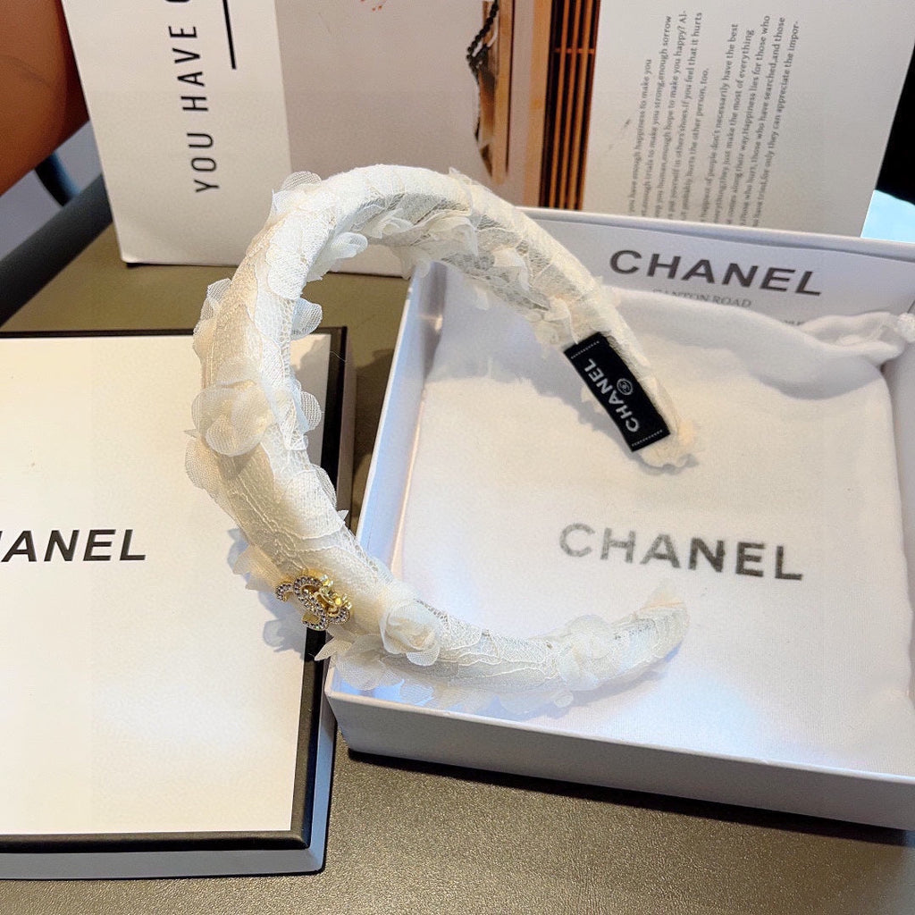 CHANEL WHITE FABRIC WITH ROSE LACE TRIM HAIRBAND 414412