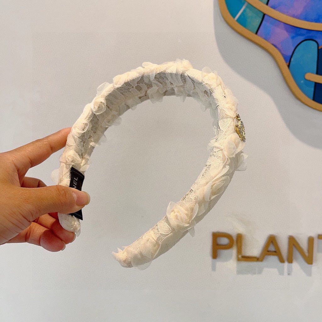 CHANEL WHITE FABRIC WITH ROSE LACE TRIM HAIRBAND 414412