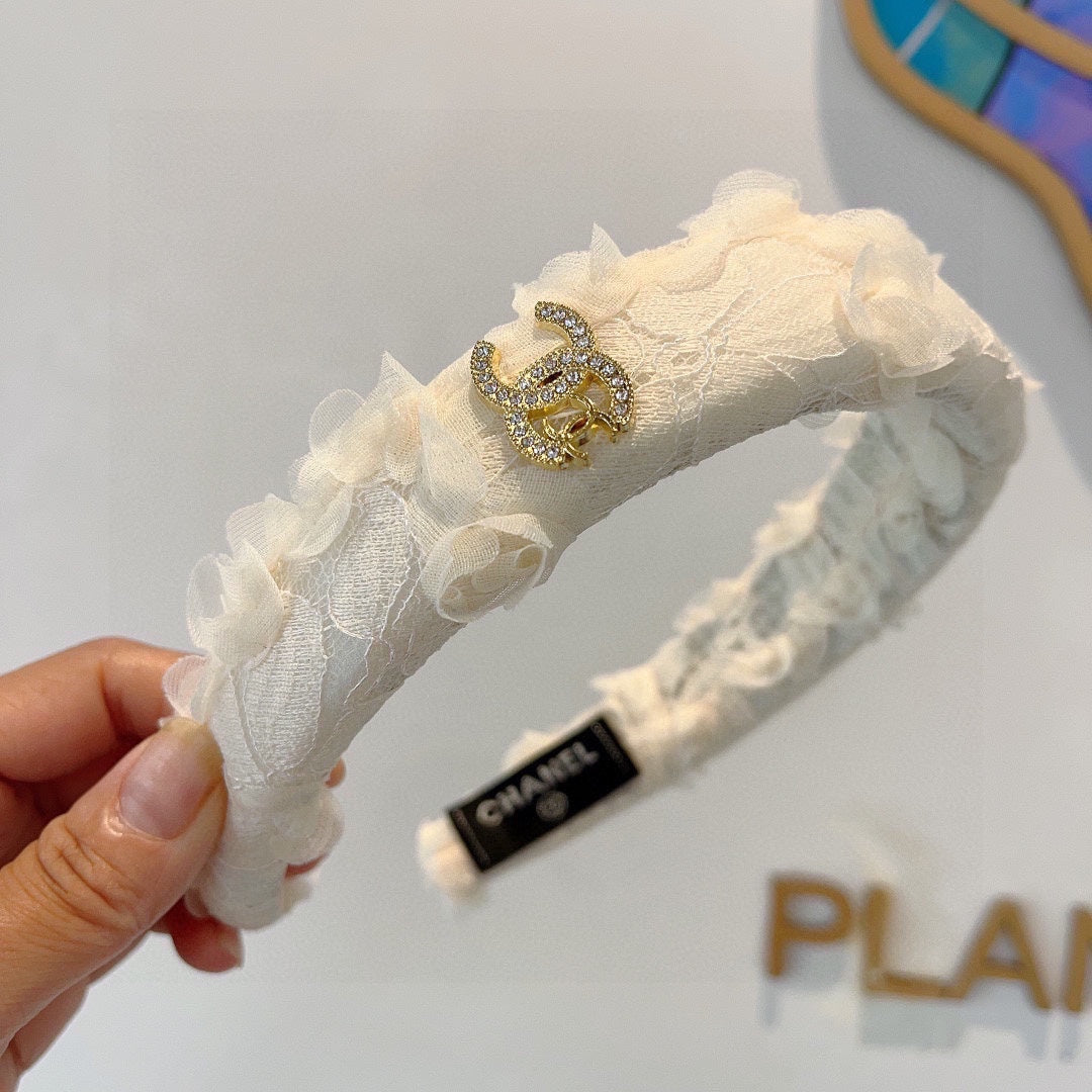 CHANEL WHITE FABRIC WITH ROSE LACE TRIM HAIRBAND 414412