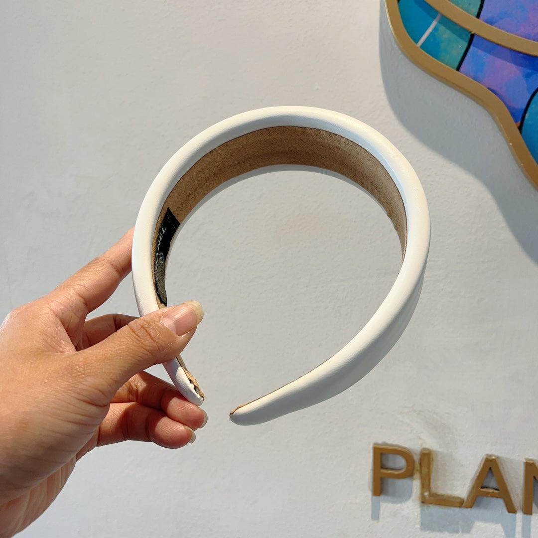 CHANEL WHITE LAMBSKIN HAIRBAND 432766