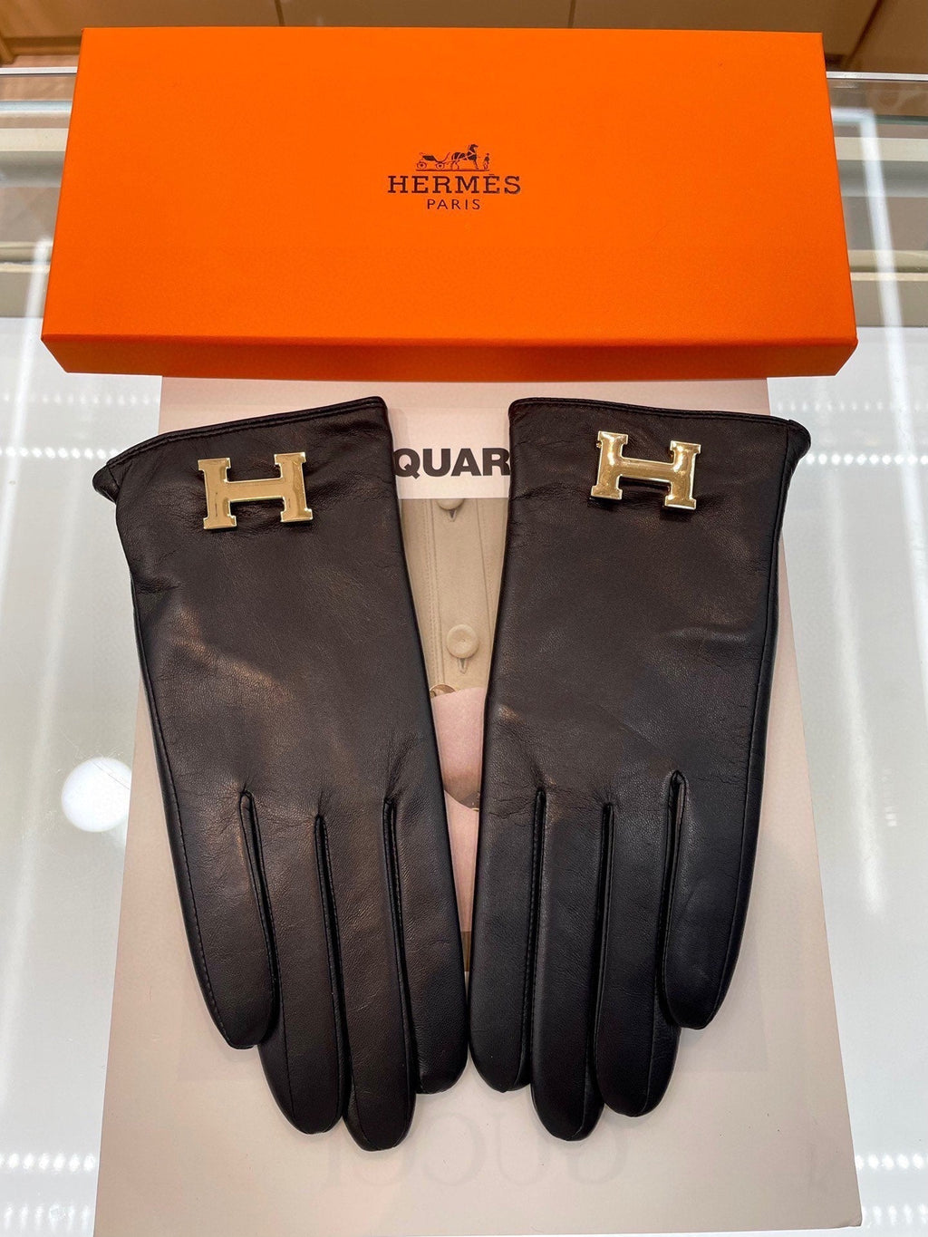 HERMES TOUCHSCREEN GLOVES IN BLACK LAMBSKIN WITH CASERE LINING