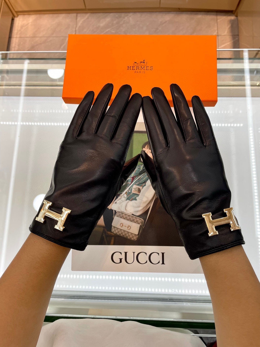 HERMES TOUCHSCREEN GLOVES IN BLACK LAMBSKIN WITH CASERE LINING