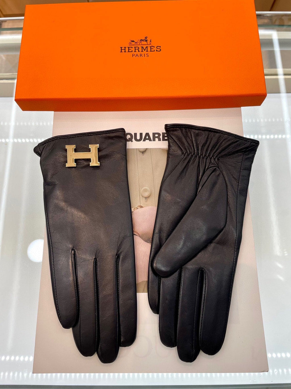 HERMES TOUCHSCREEN GLOVES IN BLACK LAMBSKIN WITH CASERE LINING