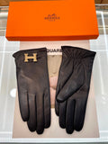 HERMES TOUCHSCREEN GLOVES IN BLACK LAMBSKIN WITH CASERE LINING