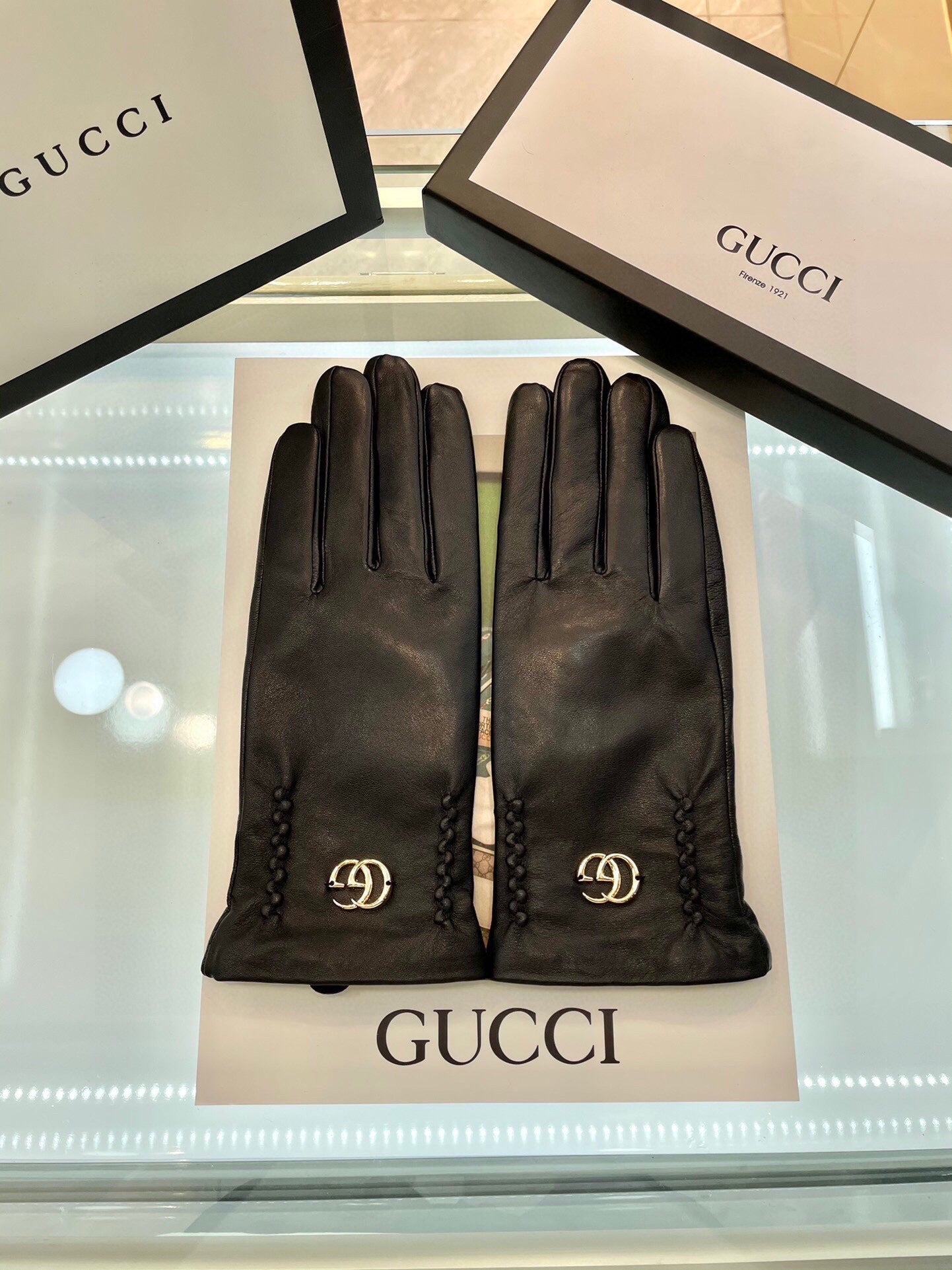 GUCCI GLOVES IN BLACK LAMBSKIN AND FLEECE LINING 441830
