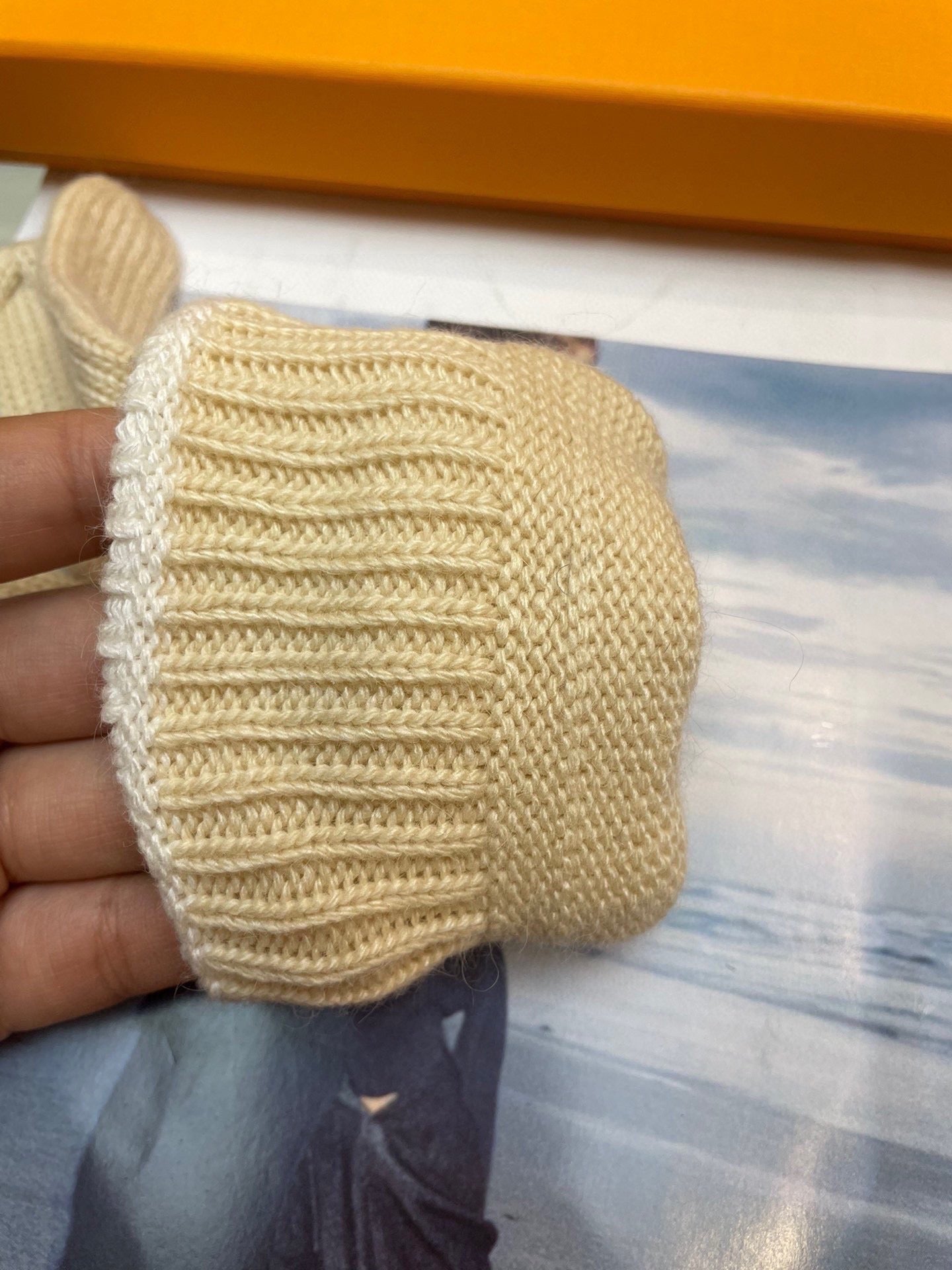 LOUIS VUITTON GLOVES IN WHEAT TAN MIX WHITE WOOL 458572
