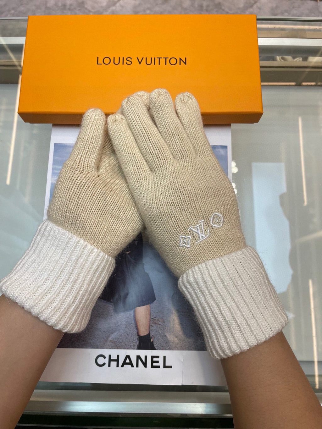 LOUIS VUITTON GLOVES IN WHEAT TAN MIX WHITE WOOL 458572