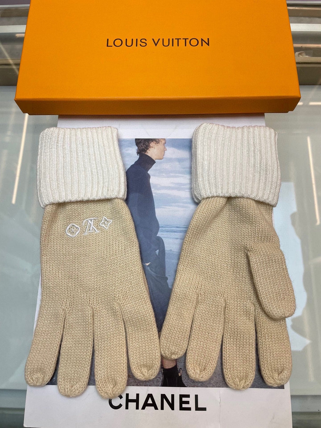 LOUIS VUITTON GLOVES IN WHEAT TAN MIX WHITE WOOL 458572