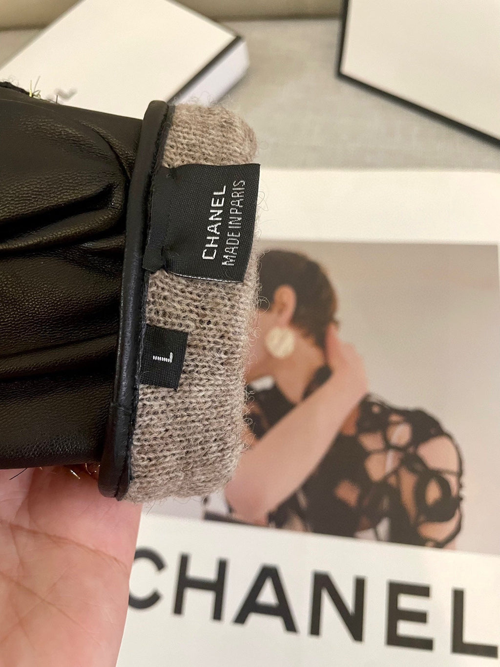 CHANEL GLOVES IN BLACK MIX WHITE WOOL TWEED AND SHEEPSKIN 463846