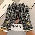 CHANEL GLOVES IN BLACK MIX WHITE WOOL TWEED AND SHEEPSKIN 463846