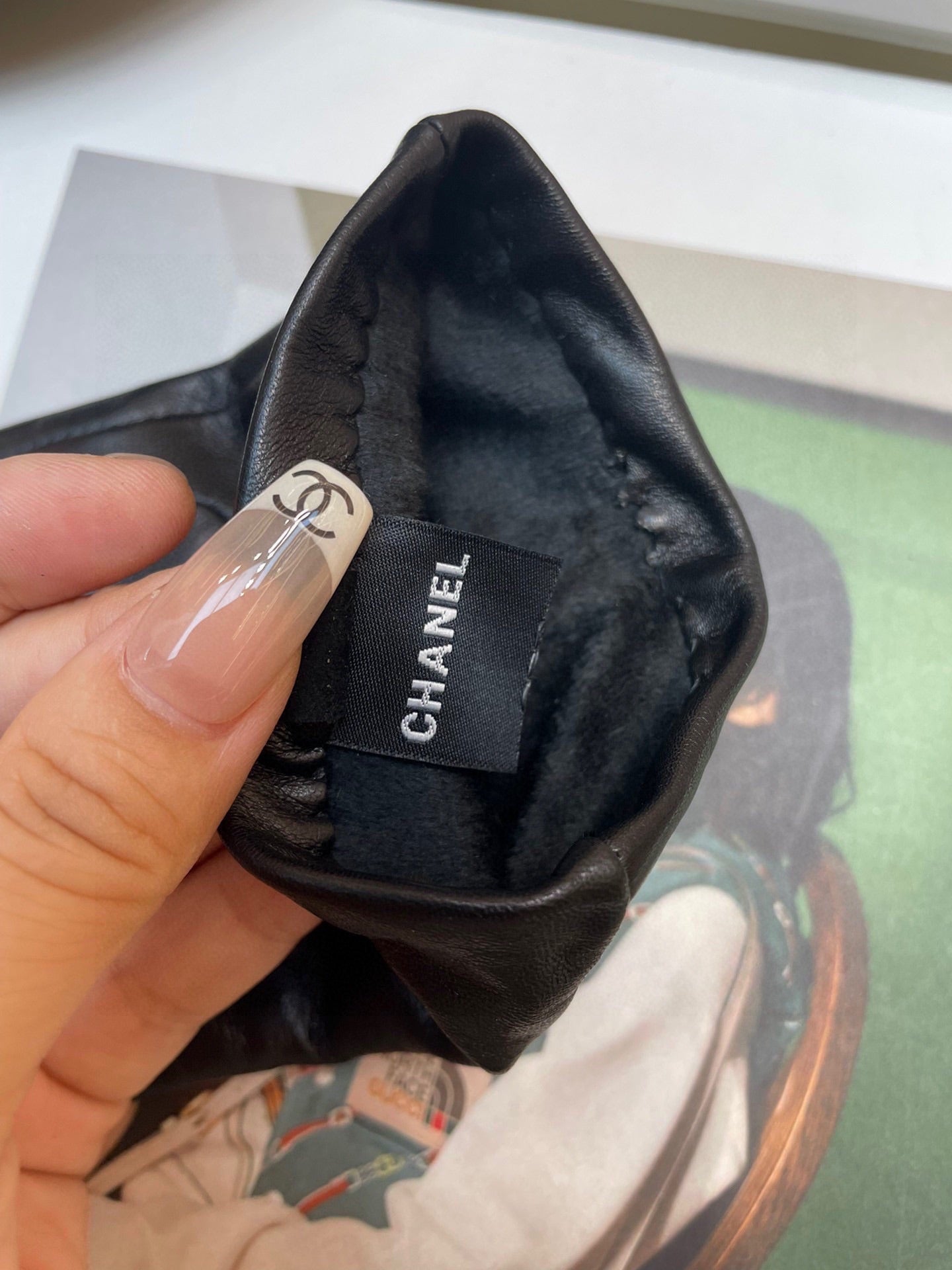 CHANEL GLOVES IN BLACK LAMBSKIN GOLD HARDWARE 463837