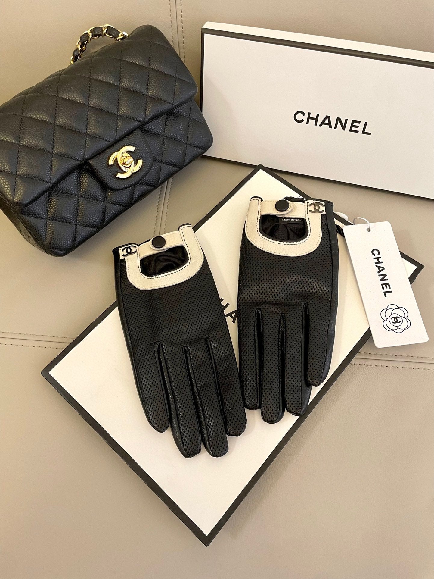 CHANEL GLOVES IN BLACK SHEEPSKIN 463848