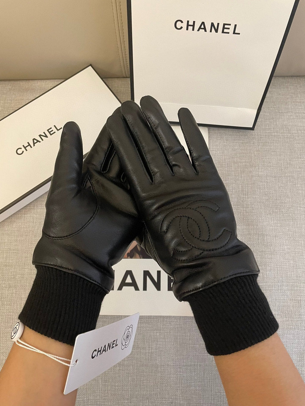 CHANEL GLOVES IN BLACK SHEEPSKIN 463849