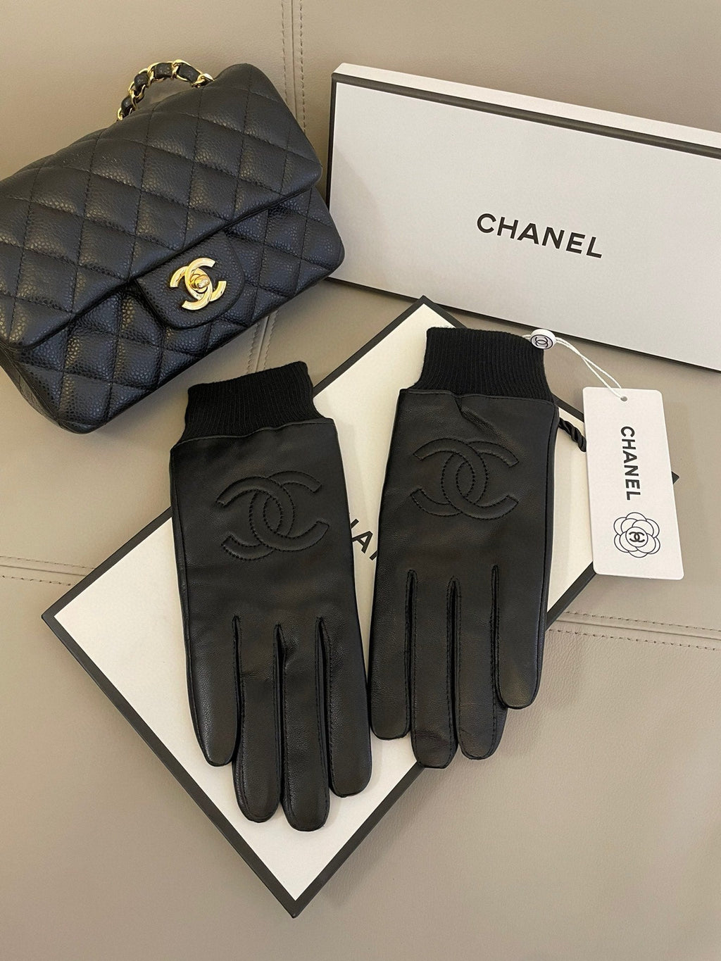 CHANEL GLOVES IN BLACK SHEEPSKIN 463849
